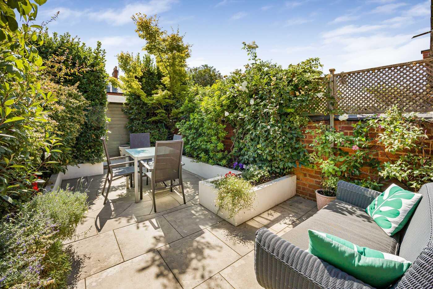 2 bed property in Park Road, Henley-On-Thames